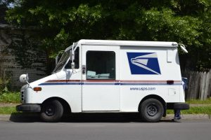 mail-truck-3248139_1920-300x200